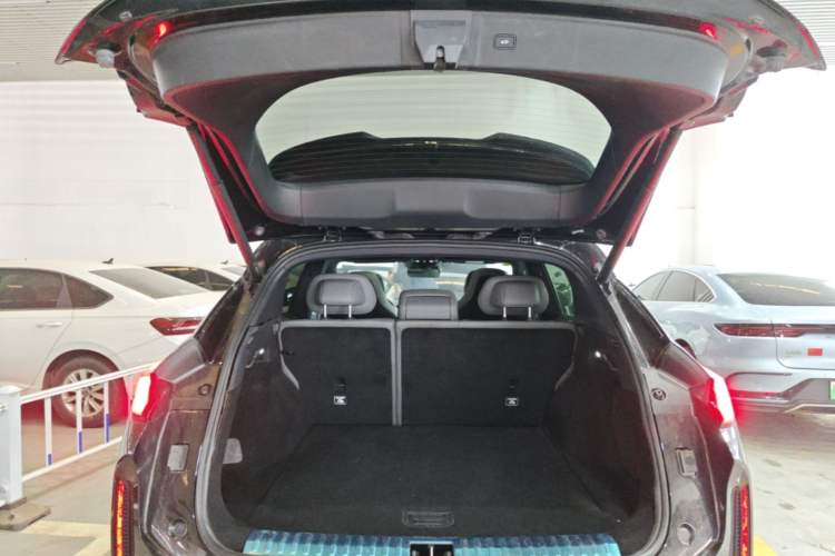 Used Lynk & Co 08 EM-P 2023 120km Long-Range Pro Trunk