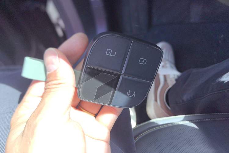 Used Lynk & Co 08 EM-P 2023 120km Long-Range Halo Vehicle Key