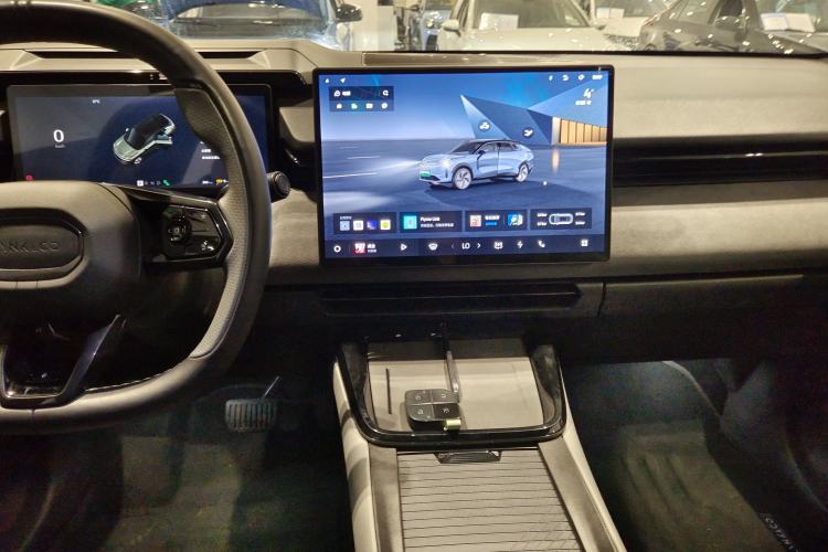 Used Lynk & Co 08 EM-P 2023 220km All-Wheel-Drive Performance Halo Audio And AC Panel