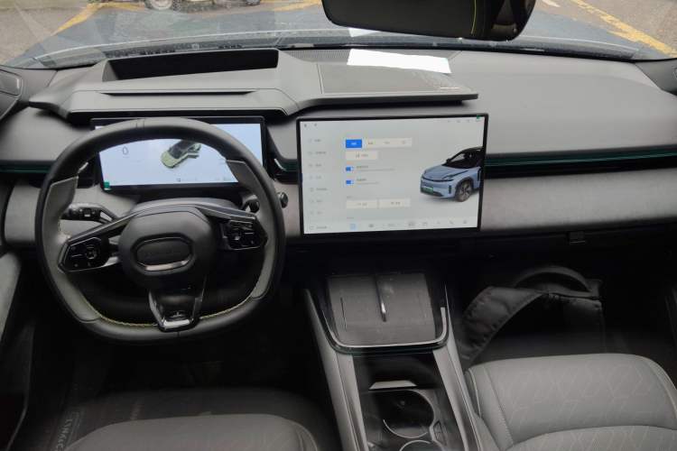 Used Lynk & Co 08 EM-P 2023 220km All-Wheel-Drive Performance Halo Center Console