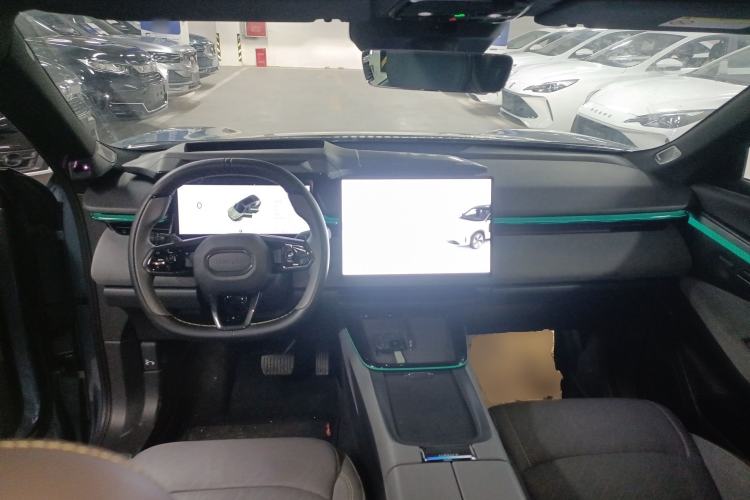 Used Lynk & Co 08 EM-P 2023 220 km Limited-Time Edition Center Console
