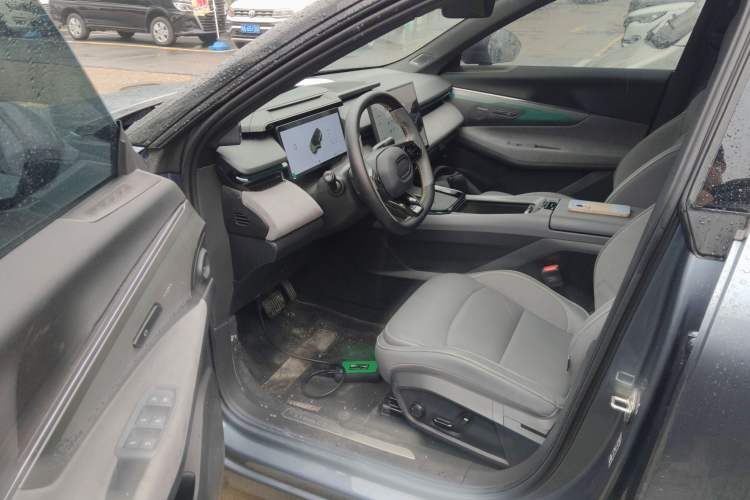 Used Lynk & Co 08 EM-P 2023 220km All-Wheel-Drive Performance Halo Driver Seat