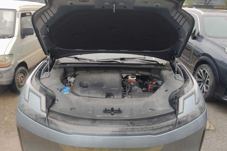 Used Lynk & Co 08 EM-P 2023 220km All-Wheel-Drive Performance Halo Engine Bay
