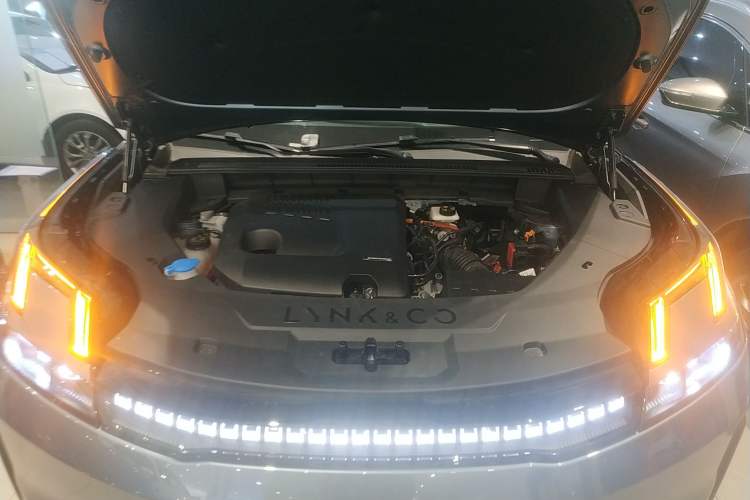Used Lynk & Co 08 EM-P 2023 220km All-Wheel-Drive Performance Halo Engine Bay