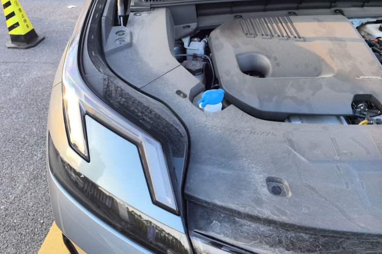 Used Lynk & Co 08 EM-P 2023 220km All-Wheel-Drive Performance Halo Engine Bay Right