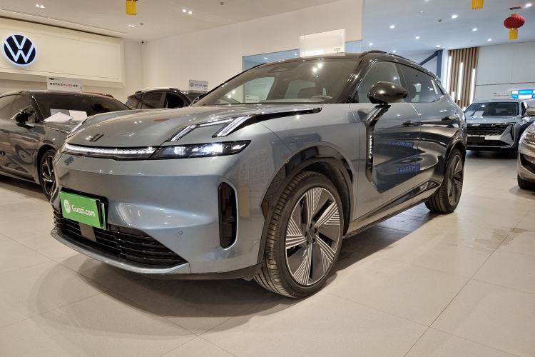 Used Lynk & Co 08 EM-P 2023 220km All-Wheel-Drive Performance Halo Exterior 1
