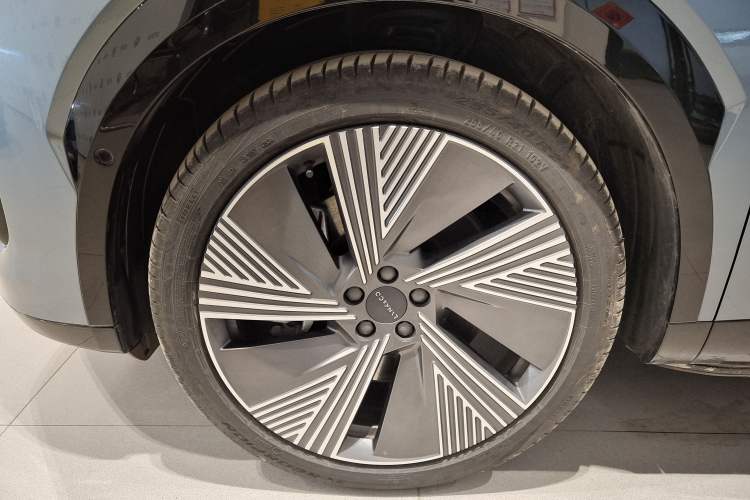 Used Lynk & Co 08 EM-P 2023 220km All-Wheel-Drive Performance Halo Exterior 2