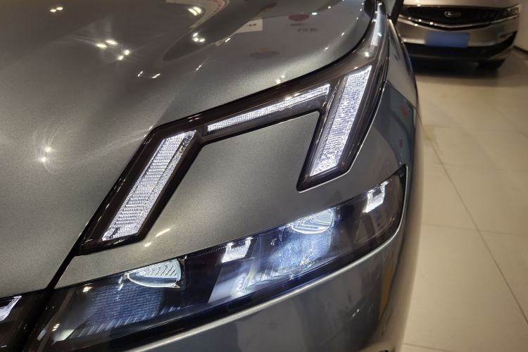Used Lynk & Co 08 EM-P 2023 220km All-Wheel-Drive Performance Halo Exterior 3