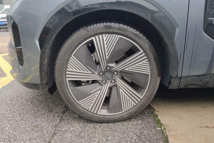 Used Lynk & Co 08 EM-P 2023 220km All-Wheel-Drive Performance Halo Exterior 4