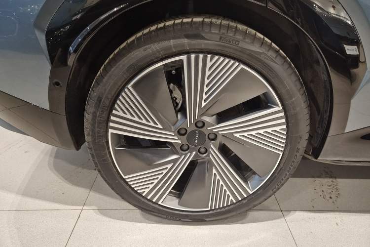 Used Lynk & Co 08 EM-P 2023 220km All-Wheel-Drive Performance Halo Exterior 6