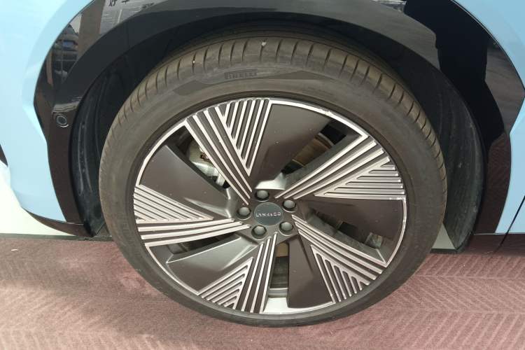 Used Lynk & Co 08 EM-P 2023 220km All-Wheel-Drive Performance Halo Exterior 7