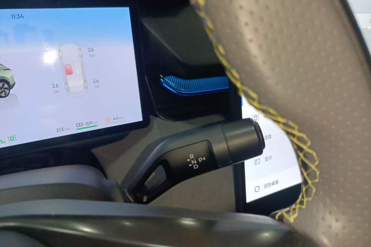 Used Lynk & Co 08 EM-P 2023 220km All-Wheel-Drive Performance Halo Gear Lever