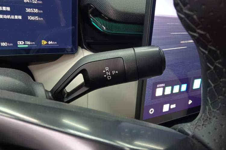 Used Lynk & Co 08 EM-P 2023 220km All-Wheel-Drive Performance Halo Gear Lever