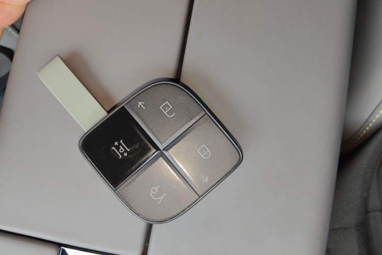 Used Lynk & Co 08 EM-P 2023 220km All-Wheel-Drive Performance Halo Interior 1