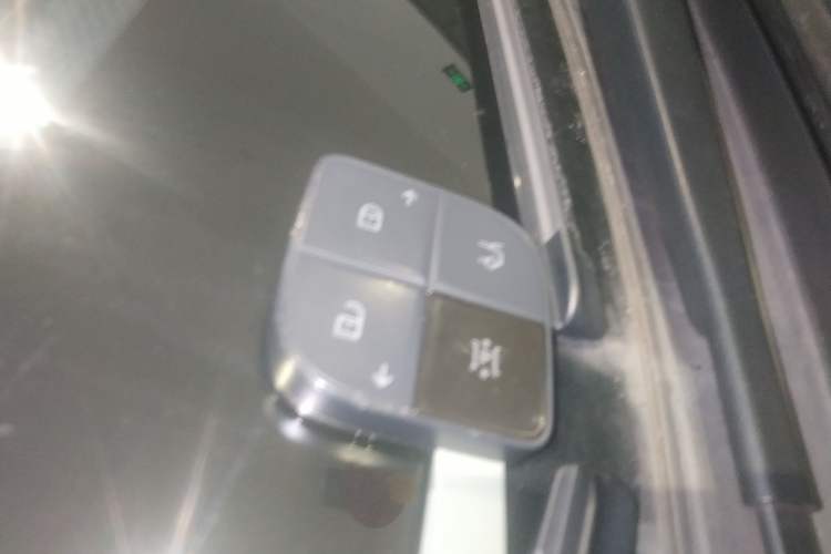 Used Lynk & Co 08 EM-P 2023 220km All-Wheel-Drive Performance Halo Interior 1