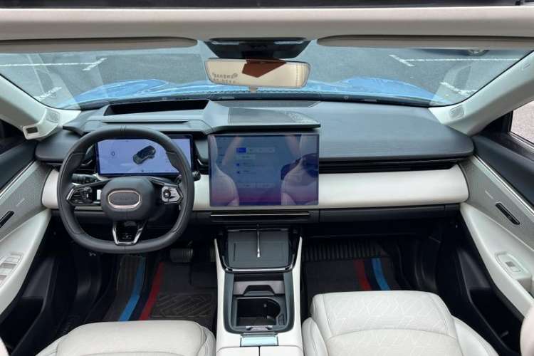Used Lynk & Co 08 EM-P 2023 220km All-Wheel-Drive Performance Halo Interior 1