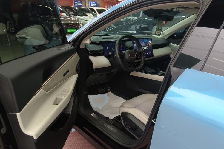 Used Lynk & Co 08 EM-P 2023 220km All-Wheel-Drive Performance Halo Interior 3