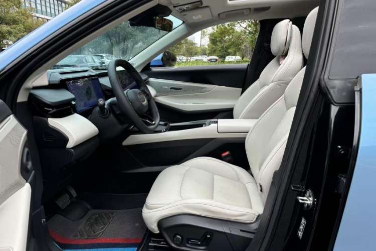 Used Lynk & Co 08 EM-P 2023 220km All-Wheel-Drive Performance Halo Interior 3
