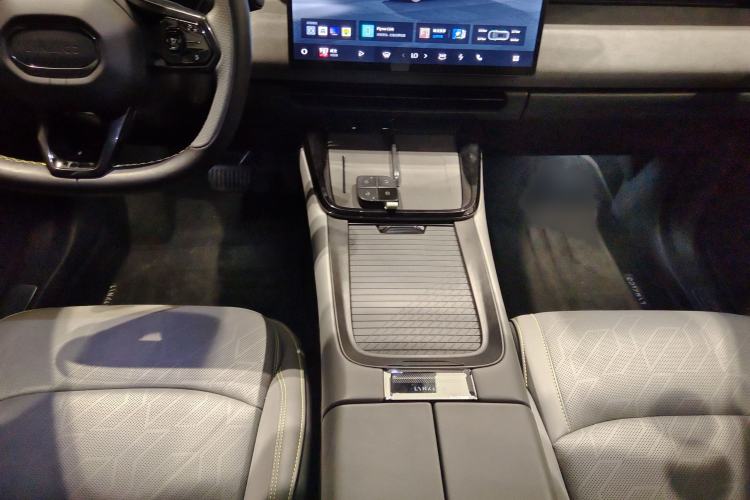 Used Lynk & Co 08 EM-P 2023 220km All-Wheel-Drive Performance Halo Interior 4