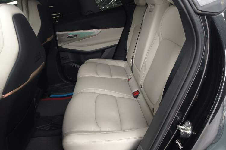 Used Lynk & Co 08 EM-P 2023 220km All-Wheel-Drive Performance Halo Interior 4