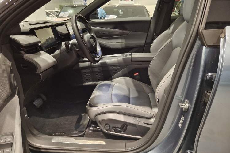 Used Lynk & Co 08 EM-P 2023 220km All-Wheel-Drive Performance Halo Left Front Seat