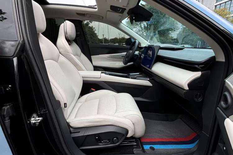 Used Lynk & Co 08 EM-P 2023 220km All-Wheel-Drive Performance Halo Left Front Seat