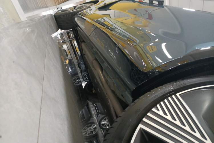 Used Lynk & Co 08 EM-P 2023 220km All-Wheel-Drive Performance Halo Left Side Sill