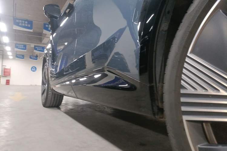 Used Lynk & Co 08 EM-P 2023 220 km Limited-Time Edition Left Side Sill