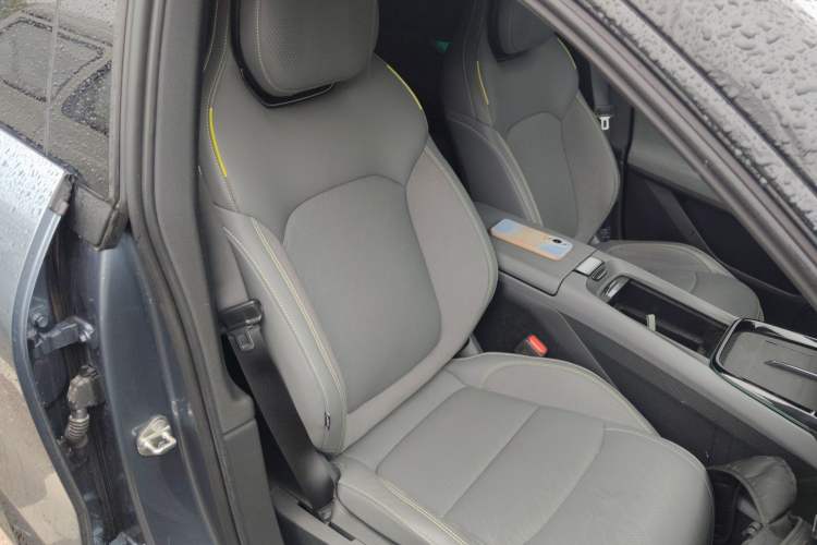 Used Lynk & Co 08 EM-P 2023 220km All-Wheel-Drive Performance Halo Right Front Seat