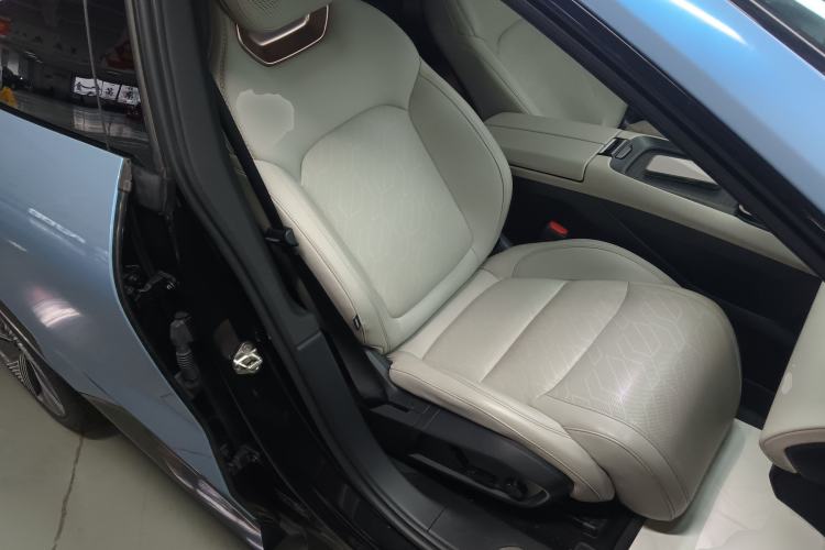 Used Lynk & Co 08 EM-P 2023 220km All-Wheel-Drive Performance Halo Right Front Seat
