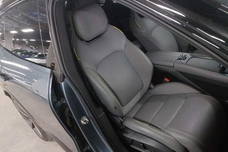 Used Lynk & Co 08 EM-P 2023 220 km Limited-Time Edition Right Front Seat