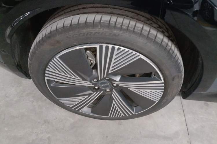 Used Lynk & Co 08 EM-P 2023 220 km Limited-Time Edition Right Rear Wheel Hub