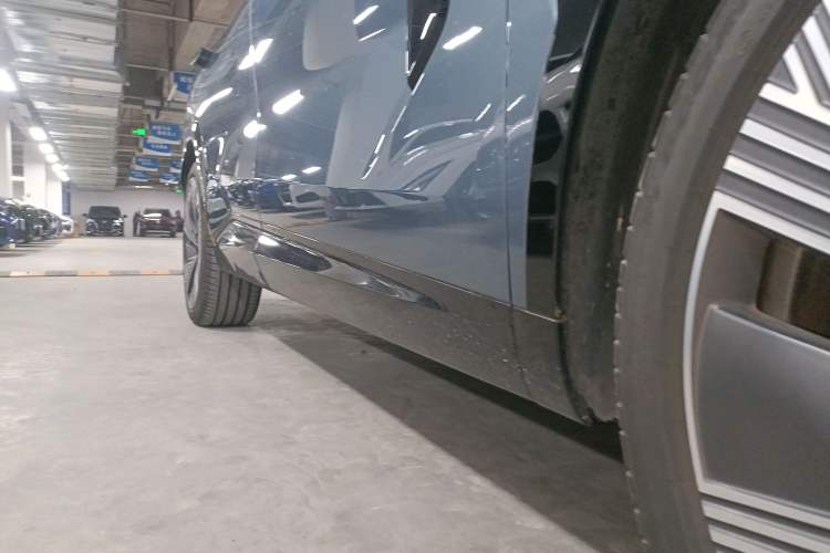 Used Lynk & Co 08 EM-P 2023 220 km Limited-Time Edition Right Side Sill