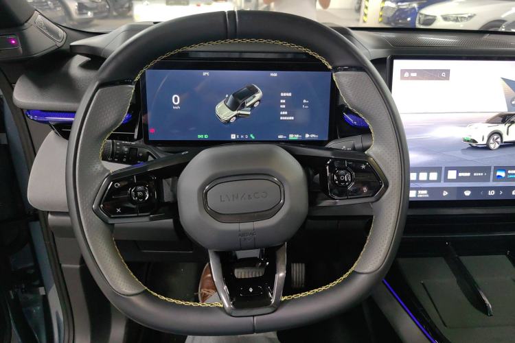 Used Lynk & Co 08 EM-P 2023 220km All-Wheel-Drive Performance Halo Steering Wheel
