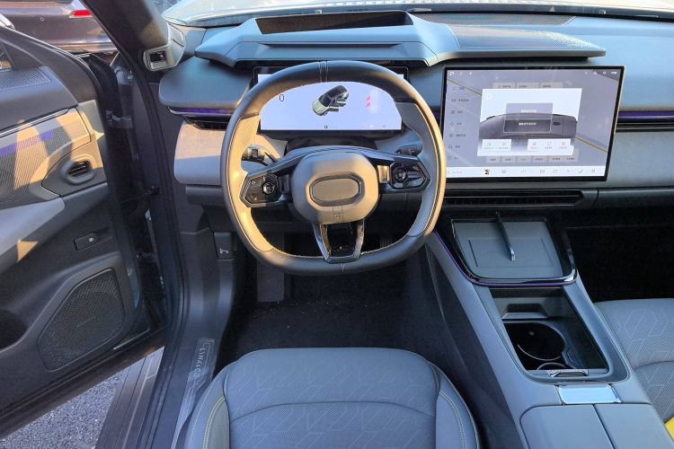 Used Lynk & Co 08 EM-P 2023 220km All-Wheel-Drive Performance Halo Steering Wheel