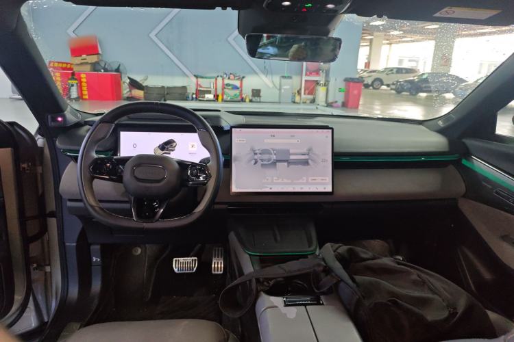 Used Lynk & Co 08 EM-P 2023 220km All-Wheel-Drive Performance Halo Center Console