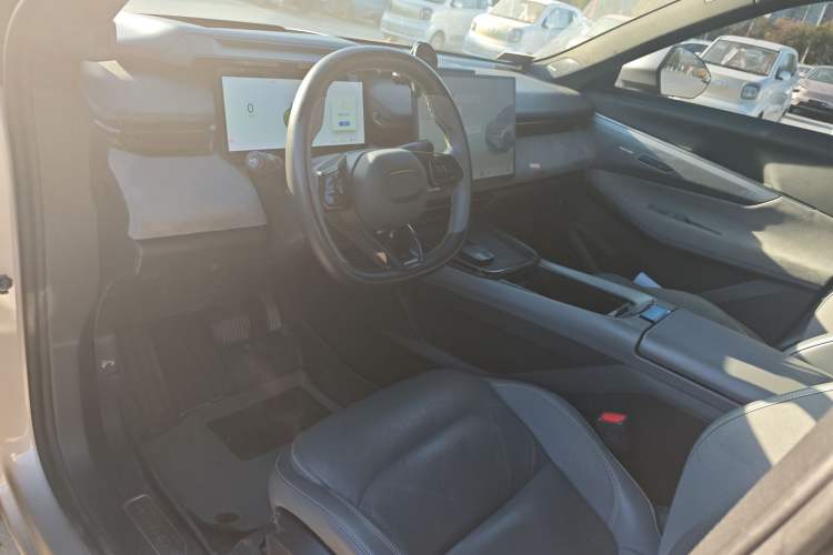 Used Lynk & Co 08 EM-P 2023 120km Long-Range Halo Driver Seat