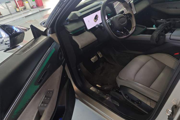 Used Lynk & Co 08 EM-P 2023 220km All-Wheel-Drive Performance Halo Driver Seat