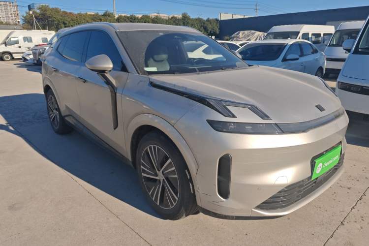 Used Lynk & Co 08 EM-P 2023 120km Long-Range Halo Exterior 1