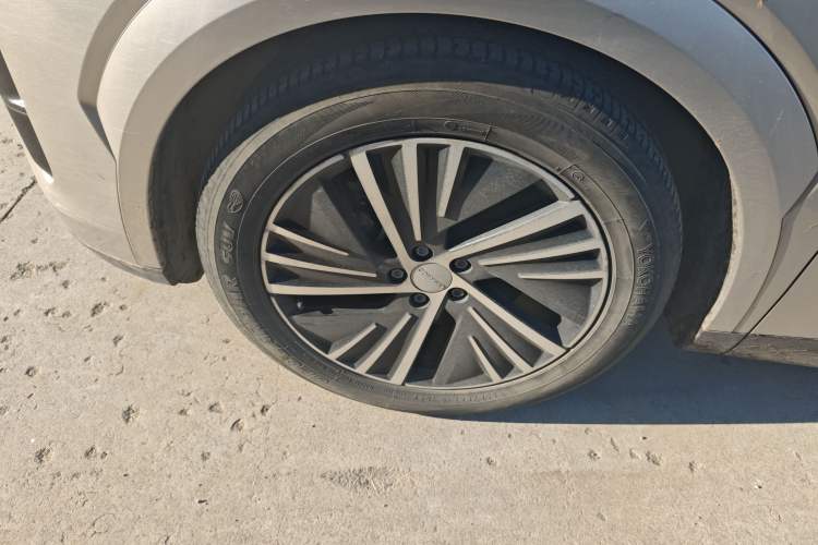 Used Lynk & Co 08 EM-P 2023 120km Long-Range Halo Exterior 3
