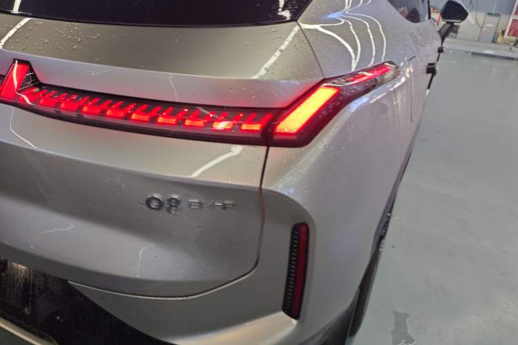 Used Lynk & Co 08 EM-P 2023 220km All-Wheel-Drive Performance Halo Exterior 3
