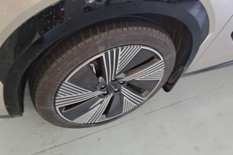 Used Lynk & Co 08 EM-P 2023 220km All-Wheel-Drive Performance Halo Exterior 4