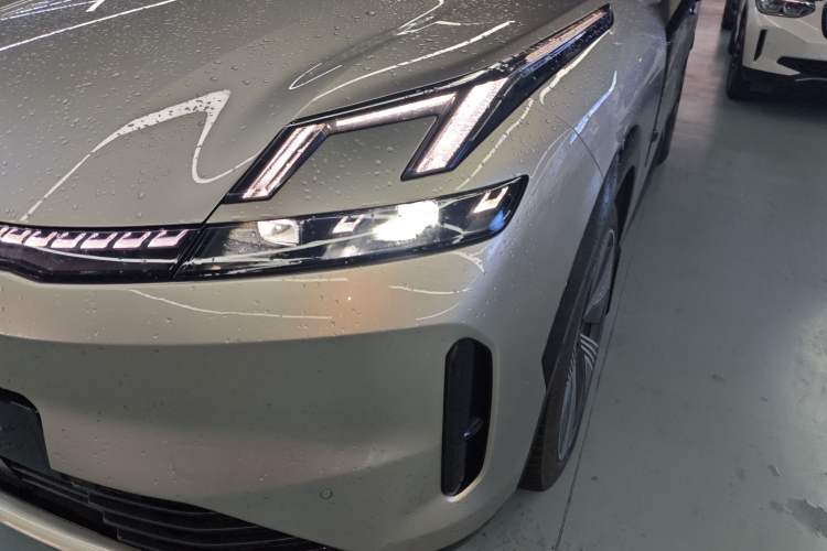 Used Lynk & Co 08 EM-P 2023 220km All-Wheel-Drive Performance Halo Left Front Headlight