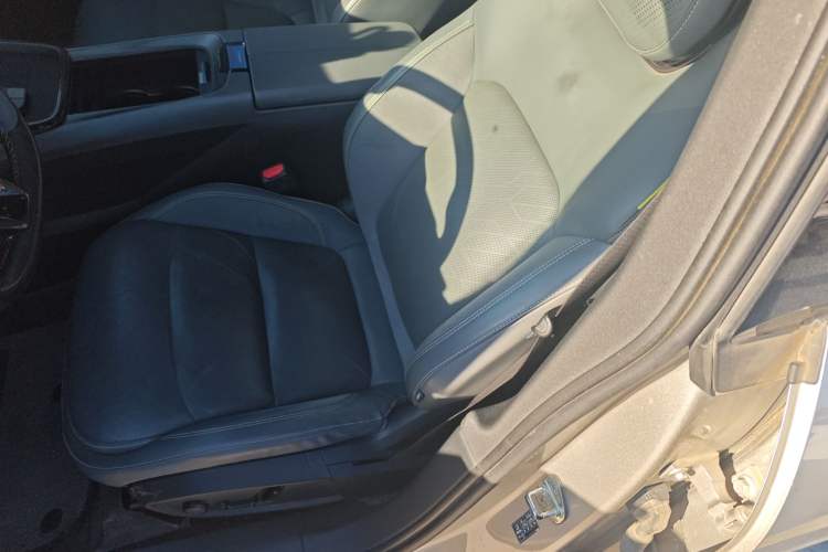 Used Lynk & Co 08 EM-P 2023 120km Long-Range Halo Left Front Seat