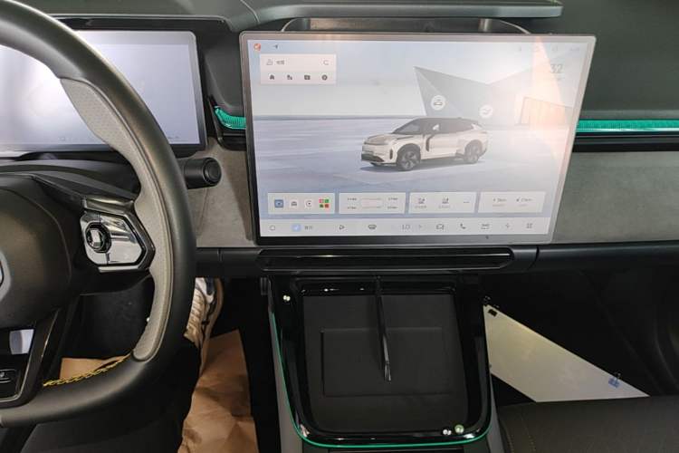 Used Lynk & Co 08 EM-P 2023 120km Long-Range Halo Audio And AC Panel