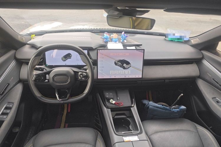 Used Lynk & Co 08 EM-P 2023 120km Long-Range Pro Center Console