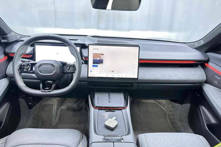 Used Lynk & Co 08 EM-P 2023 120km Long-Range Halo Center Console