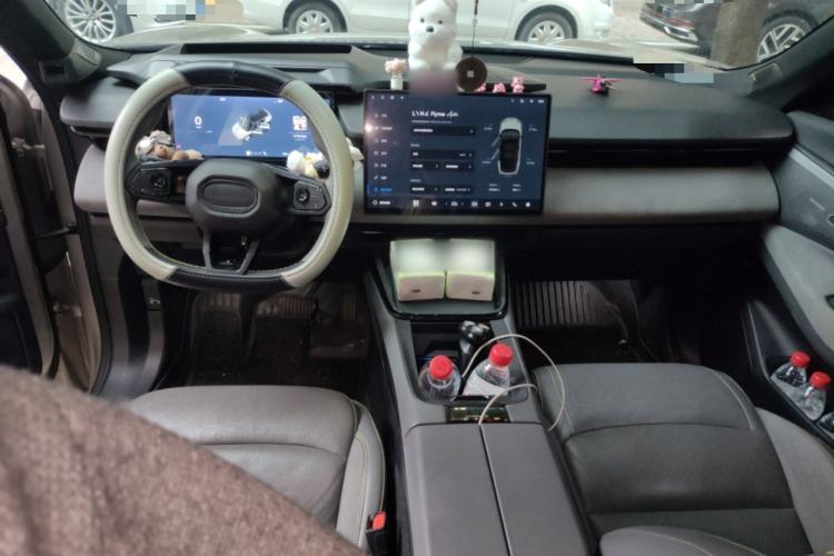 Used Lynk & Co 08 EM-P 2023 120km Long-Range Halo Center Console