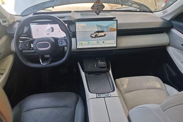 Used Lynk & Co 08 EM-P 2023 220km All-Wheel-Drive Performance Halo Center Console