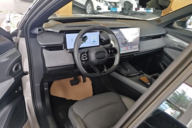 Used Lynk & Co 08 EM-P 2023 120km Long-Range Halo Center Console